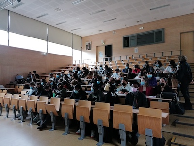 Etudiants dans amphithéâtre
